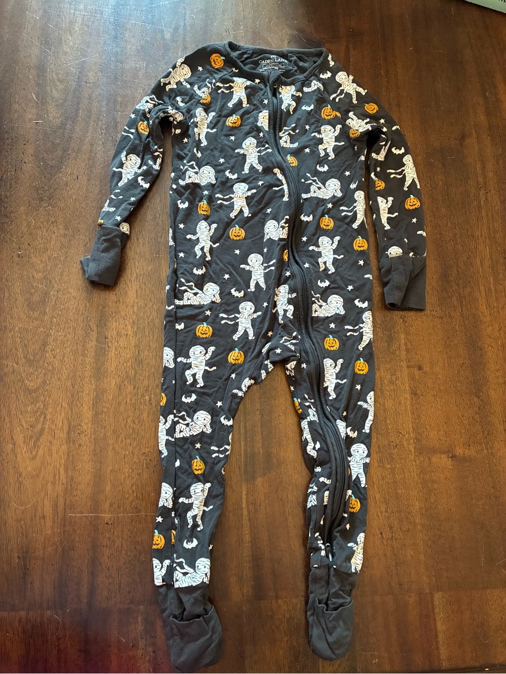 Caden Lane Bamboo Zip Romper 18-24 Months Pajamas Halloween  Footies Mummy Gray